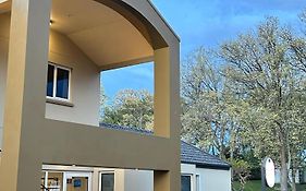 Asure Avenue Motor Lodge